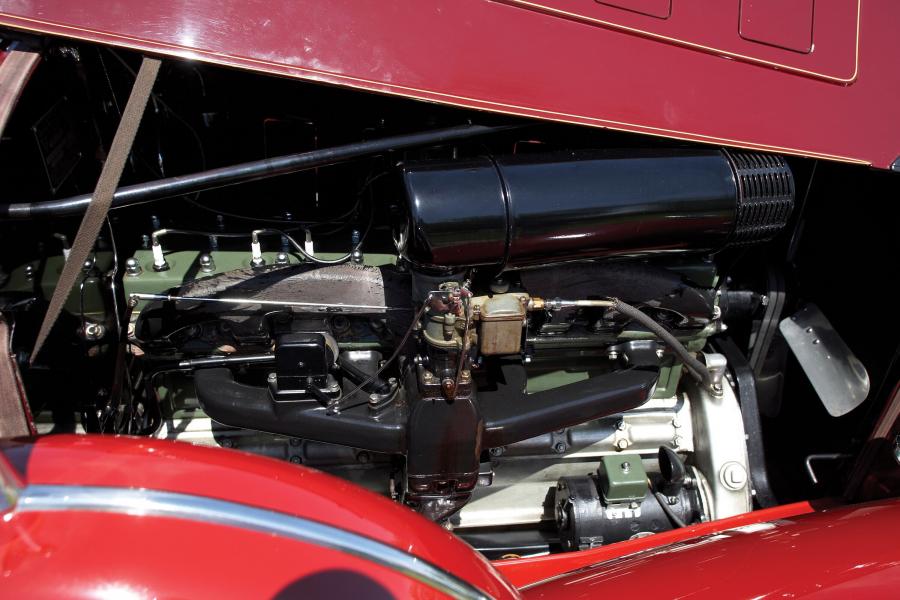  Packard Model Super Eight 1104 Convertible Victoria 1934 года  (фото 8 из 9)